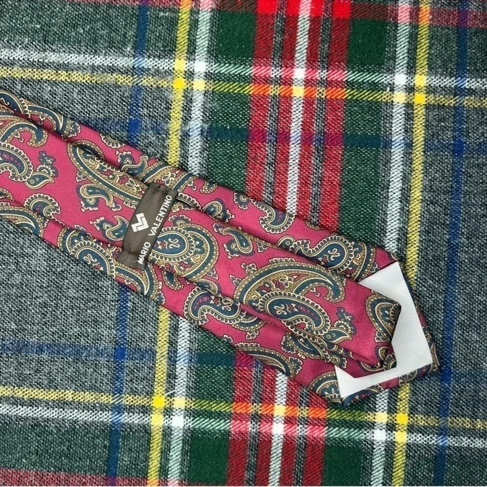 Mario Valentino Red Silk Paisley Print Classic Neck Tie